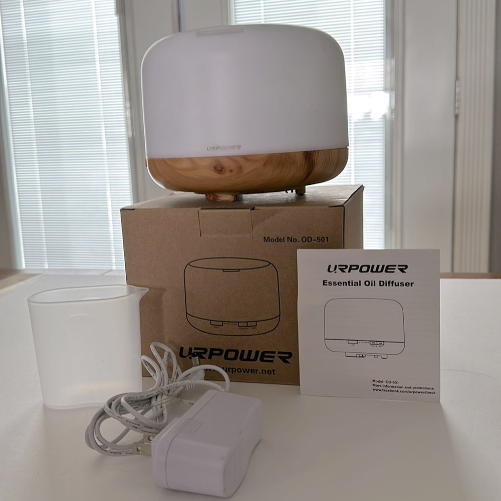 Excellent like new condition Color changing oil diffuser 10-hour working time